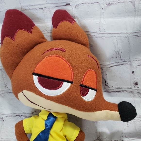 Disney Zootopia Nick Wilde Fox 15-Inch Plush Pillow Stuffed Animal Toy Felt - Picture 2 of 7